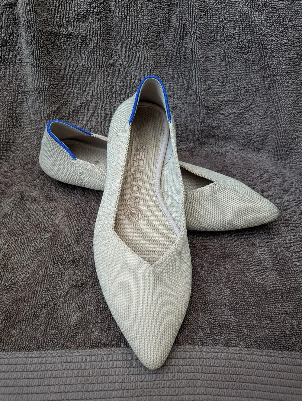 Rothy's Pointed Knit Slip-On in Beige with Blue Trim Size 5.5
